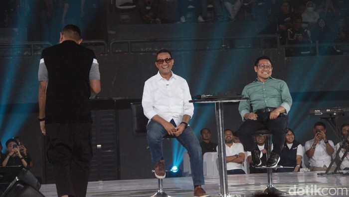 Calon Presiden Anies Baswedan dan Calon Wakil Presiden Muhaimin Iskandar menghadiri acara Resolusi Indonesia di Tenis Indoor Senayan, Jakarta, Jumat (5/1/2024).
