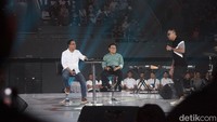Calon Presiden Anies Baswedan dan Calon Wakil Presiden Muhaimin Iskandar menghadiri acara Resolusi Indonesia di Tenis Indoor Senayan, Jakarta, Jumat (5/1/2024). 