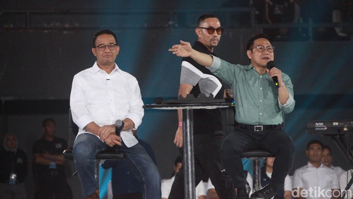Calon Presiden Anies Baswedan dan Calon Wakil Presiden Muhaimin Iskandar menghadiri acara Resolusi Indonesia di Tenis Indoor Senayan, Jakarta, Jumat (5/1/2024).