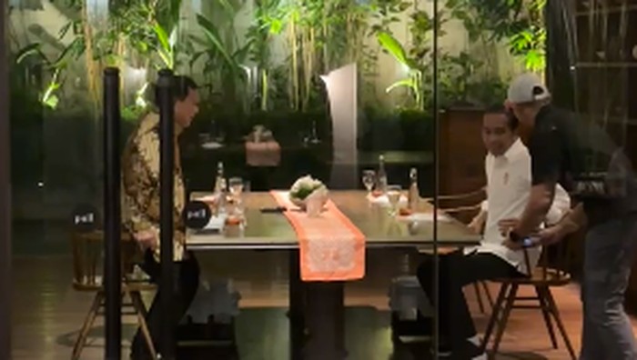 Momen Jokowi dan Prabowo bertemu 4 mata sambil makan malam bareng. (Dok.Istimewa)