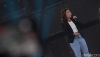 Dalam acara tersebut, kebanyakan penonton merupakan kalangan anak muda.