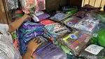 Musim Hujan Tiba, Pedapatan Pedagang  Jas Hujan Surabaya Tak Menentu