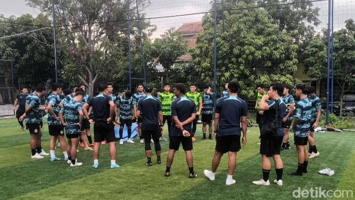 Para pemain PSIS menggelar latihan usai libur 2 pekan, Jumat (5/1/2024).