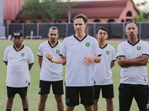 Paul Munster Wajibkan Pemain Persebaya Ice Bath Usai Latihan
