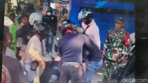 Pedangdut Saipul Jamil turut diamankan polisi di kawasan Jelambar, Jakarta Barat (Jakbar). Awalnya, polisi tengah mendalami kasus narkoba. (Repro/video viral)