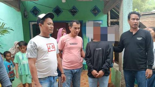 Pelaku JU (26) ditangkap oleh Polsek Dompu Kota di rumahnya di Lingkungan Mada Kimbi, Kelurahan Kandai 1 Dompu, Kamis (4/1/2024). (Istimewa)