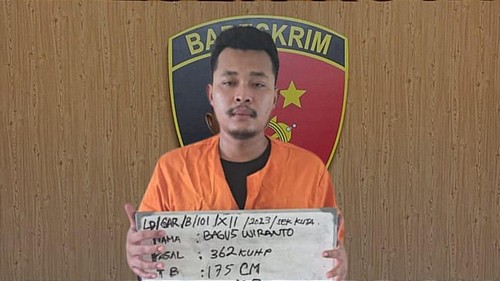 Bagus Wiranto, pelaku pencurian kartu ATM. Bagus mencuri kartu ATM milik temannya dan menggunakan uangnya untuk judi online.