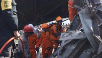 Tabrakan ini melibatkan dua kereta, yakni Kereta Lokal Bandung Raya dan KA Turangga. Bagian depan kedua kereta ini mengalami kerusakan. Sementara itu, pihak kepolisian sudah memasang garis polisi di lokasi kejadian. 