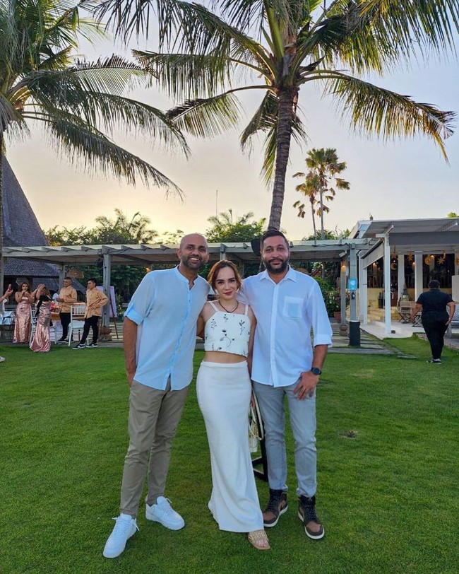 Raman Sharma terlihat beberapa kali muncul di foto-foto yang diunggah Putri Anne ke akun Instagram pribadinya. Dalam unggahan-unggahannya itu terlihat jika keduanya memang dekat. Foto: Instagram/@anneofficial1990