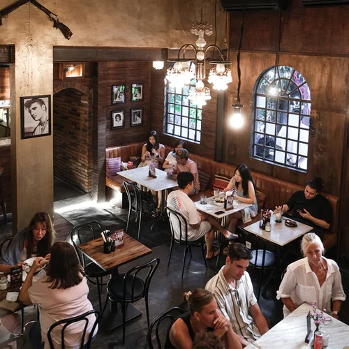 Revolver Espresso, yang terletak di Jalan Kayu Aya Nomor 51, Seminyak. (Dok. Revolver Espresso)