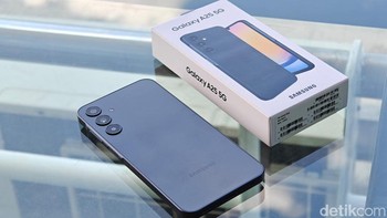 Soal koneksi, Samsung memberikan port USB-C untuk pengisian daya dan masih tersedia jack audio 3,5 mm. Selain 5G, HP ini juga mendukung WiFi 5GHz, Bluetooth 5.3 dan NFC. Foto: Adi Fida Rahman/detikINET