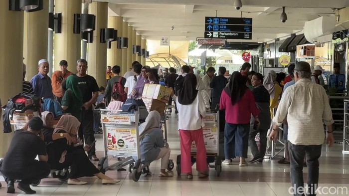 Sebanyak 29 penerbangan terganggu akibat penutupan Bandara Internasional Minangkabau (BIM) yang dilakukan hari ini. (Jeka Kampai/detikSumut)