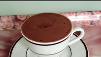 Siti KDI sepertinya punya rutinitas minum kopi. Kali ini wanita 42 tahun itu menunjukkan secangkir kopi hangat yang warnanya cokelat pekat. Menurut keterangan Instagram, kopi itu diminum sebelum berangkat gym. Foto: Instagram @siti_perk