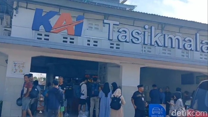 Suasana di Stasiun Tasikmalaya.