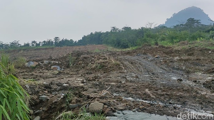 TPAS Mekarsari masih berupa lahan kosong yang belum digarap
