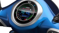 Pada varian premium, pabrikan membekalinya dengan fitur lebih canggih, misalnya layar TFT berukuran 5 inch yang bisa dihubungkan ke ponsel melalui konektivitas Bluetooth. Nah, dengan teknologi itu, pengendara bisa mengganti musim, menerima notifikasi, dan mendapat petunjuk arah (navigator). Foto: Doc. Bajaj