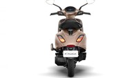 Motor listrik baru itu sudah mulai dipasarkan di India. Pabrikan membanderol varian Urbane seharga 115 ribu rupee atau Rp 21 jutaan dan Premium yang Rp 4 jutaan lebih mahal. Foto: Doc. Bajaj