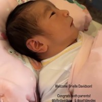 Sama seperti anak pertama, anak kedua Billy dan Patricia juga memiliki wajah yang rupawan. Walaupun masih bayi namun baby Brielle sudah terlihat begitu cantik. Foto: Instagram/@pattdevdex/@billydavidson_