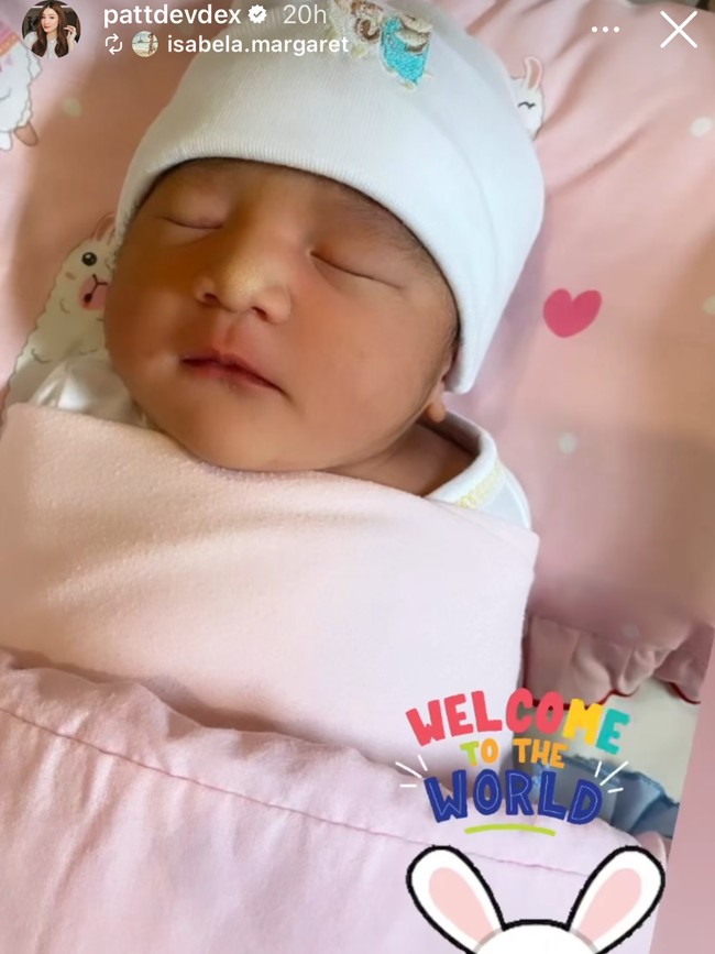 Tepat pada 4 Januari 2024 istri Billy Davidson, Patricia Devina Dextra melahirkan anak keduanya yang berjenis kelamin perempuan. Foto-foto perdana bayinya itu kemudian dibagikan oleh Billy dan sang istri ke akun Instagram masing-masing. Foto: Instagram/@pattdevdex/@billydavidson_