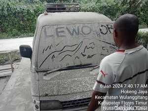 Gunung Lewotobi Laki-Laki Kembali Erupsi, Hujan Abu Kagetkan Warga