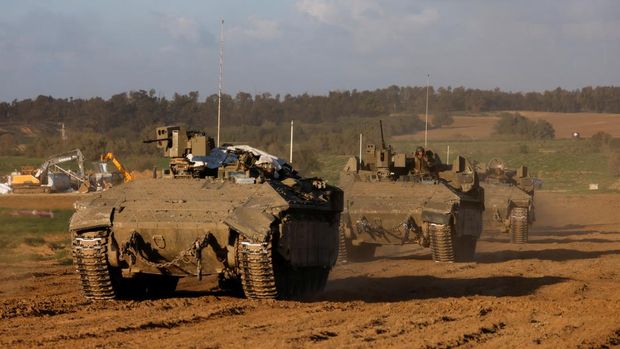 Israel dan Hizbullah saling baku tembak di perbatasan Lebanon di tengah kekhawatiran akan meluasnya perang di Gaza. (REUTERS/Amir Cohen)