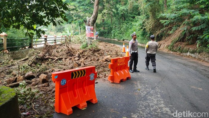 jalur wisata sarangan yang longsor kembali dibuka