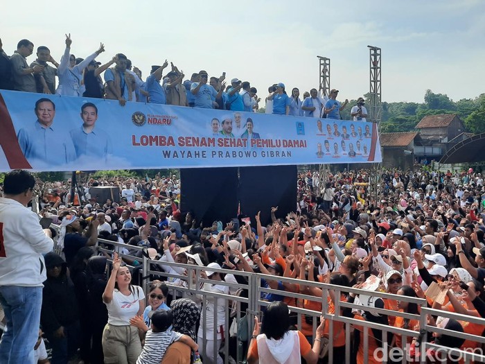 Kampanye TKN Prabowo-Gibran bertajuk senam gemoy pemilu damai di Jepara, Sabtu (6/1/2024) yang dihadiri Waketum TKN, Condro Kirono.