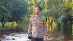 Potret Kapolres Kirim Bantuan ke Warga Korban Banjir-Cek TPS di Rohil