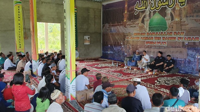 Ketua TPN Ganjar-Mahfud kunjungi warga dan meminta masukan dan aspirasi di Desa Pegayut, Kabupaten Ogan Ilir, Sumsel.