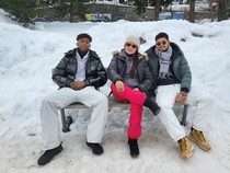 Cerita Kiper PSS Anthony Pinthus Liburan di Swiss: Menikmati Salju