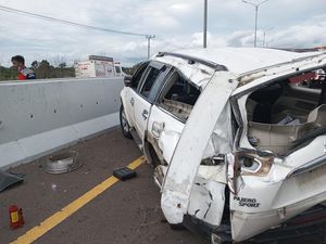 Bawa Pajero-Fortuner Kebut-kebutan di Tol, Awas Bisa Terbalik!
