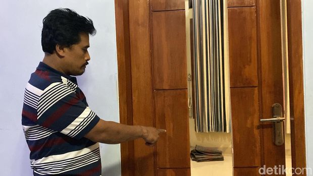 Kondisi tkp dan uang mainan yang ditunjukkan polisi di Kecamatan Cikole, Kota Sukabumi