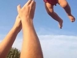 Kumpulan Foto Kebetulan Lucu dengan Jepretan Kamera yang Tepat