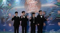 Salam cinta buat LA POEM, dari fans Indonesia ya.  Foto: Atmi Ahsani Yusron/ detikcom