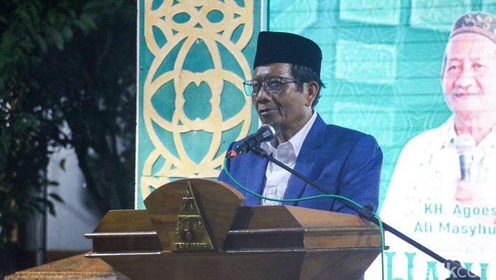 Mahfud Md saat menyampaikan testimoni di Haul ke-14 Gus Dur di Ponpes Tebuireng, Jombang.