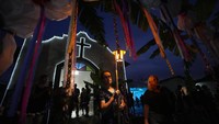 Pada awal Kristenisasi, perayaan Hari Epifani dirayakan pada 6 Januari dengan memperingati empat momen sekaligus. Empat momen tersebut adalah kelahiran Yesus, kedatangan orang-orang majus, pembaptisan Tuhan, dan pernikahan di Kana.
