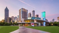 Kamu penggemar soda? Tentunya tak asing dengan merek soda bernama Coca Cola. Ternyata soda ini punya bangunan khusus museumnya sendiri, lho. Foto: World of Coca Cola