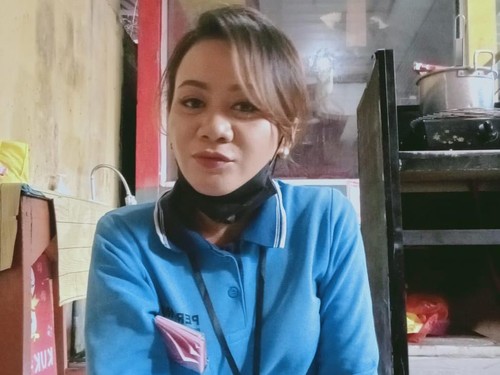 Ni Kade Dewi, juru parkir yang jadi caleg di Pileg 2024.