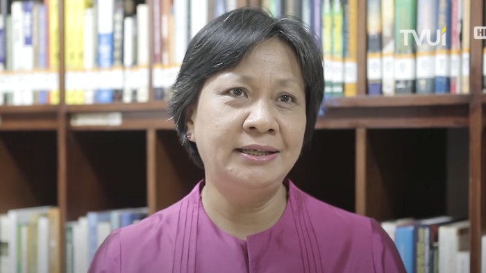 Panelis Debat Pilpres Evi Fitriani, Guru Besar Perempuan Pertama Ilmu HI di Indonesia