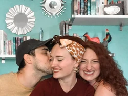 Pasangan Poliamori Ini Bagikan Kehidupan Cintanya, Dihujat Tidak Bermoral