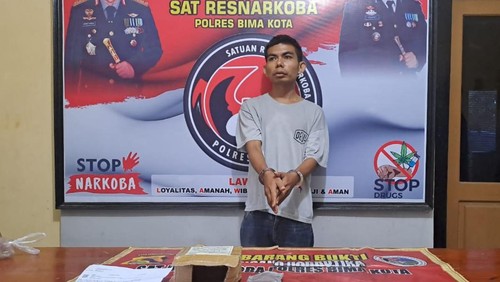 WK (35) terduga pembuat shabu rumahan dan beberapa BB yang disita oleh Polisi (Dok. Sat Resnarkoba Polres Bima Kota)