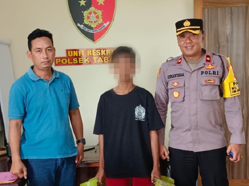 Petugas kepolisian Polsek Tabanan mengamankan tersangka pencurian tabung gas berinisial ARS (16).