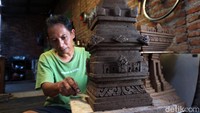 Selama ini, Romadi hanya mengerjakan terakota dengan teknik ukir atau manual. Karyanya ia banderol sesuai ukuran. Candi Majapahit setinggi 70 cm Rp 400 ribu, 90 cm Rp 600-700 ribu, 120 cm Rp 1-1,5 juta, dan 160 cm Rp 2,5 juta.