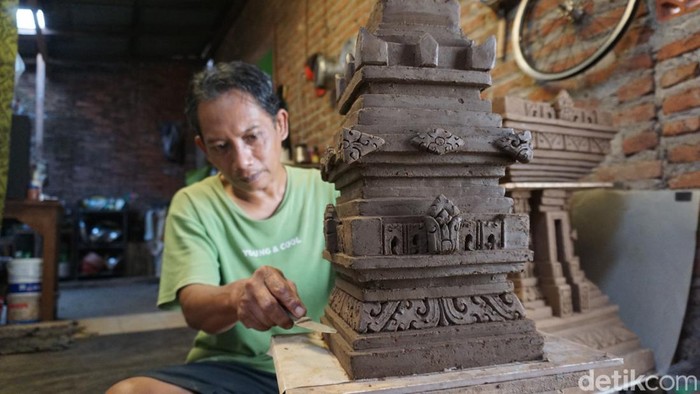 Perajin terakota Mojokerto