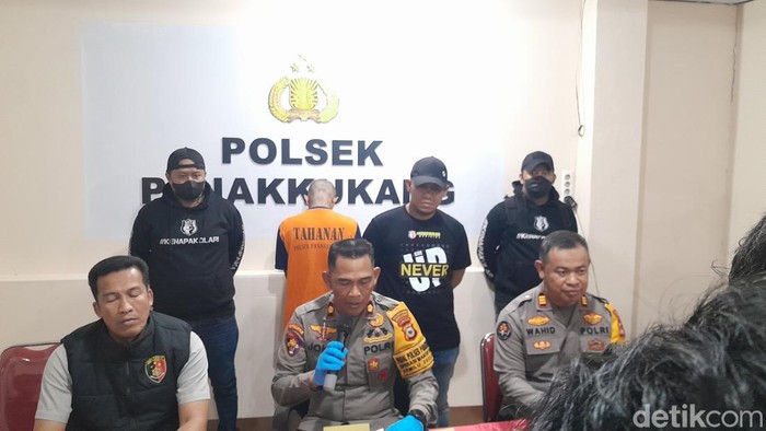 Polisi menangkap pria tikam teman di Makassar, Sulsel.