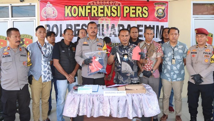 Polisi mengelar rilis kasus mantan mertua bunuh menantu.