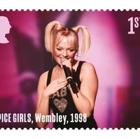 Mereka menambahkan, “Saat membentuk Spice Girls, kami tak pernah bermimpi 30 tahun kemudian bakal menjadi grup wanita pertama yang muncul di prangko. That’s Girl Power!” (Foto: Dok. Royal Mail)