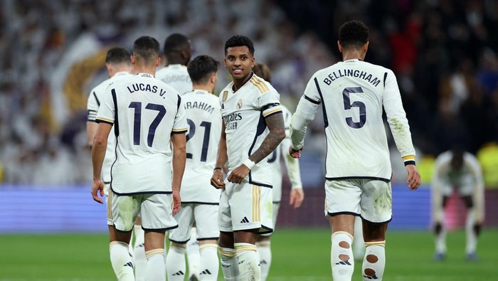 Soccer Football - LaLiga - Real Madrid v Villarreal - Santiago Bernabeu, Madrid, Spain - December 17, 2023 Real Madrids Rodrygo celebrates scoring their second goal with Jude Bellingham REUTERS/Isabel Infantes