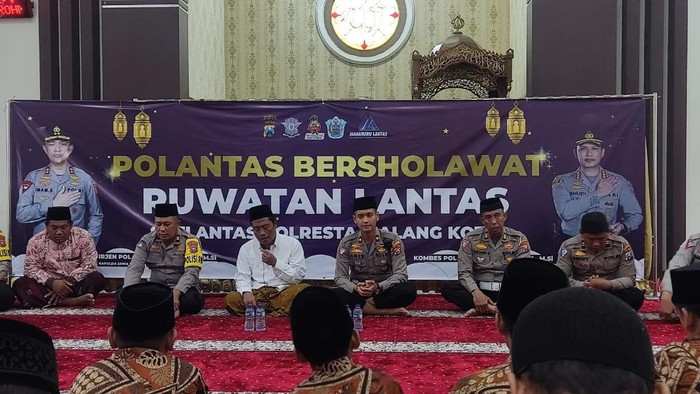 Ruwat cegah laka lantas digelar Satlantas Polresta Malang Kota bersama tokoh agama