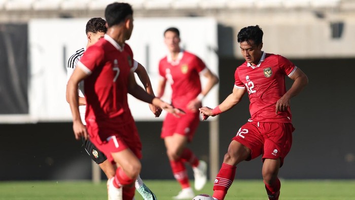 Indonesia takluk 1-2 dari Libya dalam laga uji coba jelang Piala Asia 2023. Garuda sempat memimpin lebih dulu sebelum lawan bangkit dan membalikkan keadaan.